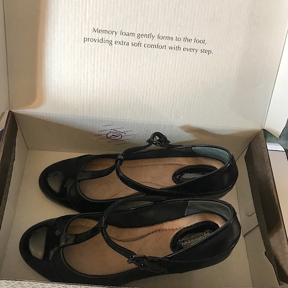 Macy’s, Giani Bernini, Memory Foam, Vinezablk Black. Size 9 Women’s